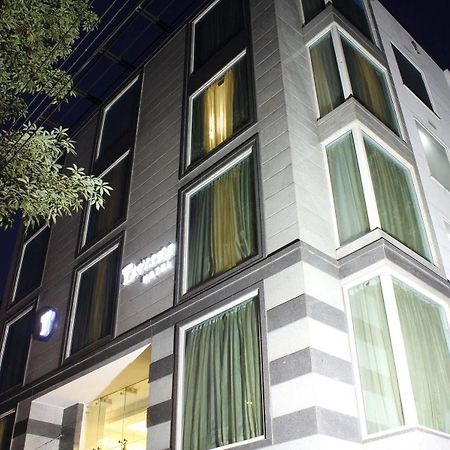 Rosemallow Hotel Nowe Delhi Zewnętrze zdjęcie